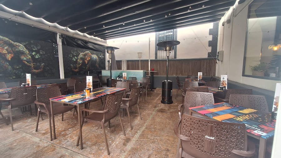 Kenia Inside